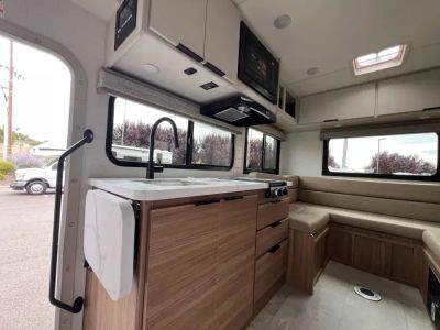 2027 Thor Motor Coach CHATEAU — photo 7 view