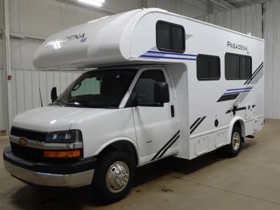 2026 Thor Motor Coach Pasadena SE - Photo 2