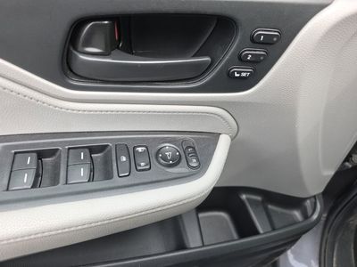 2019 Honda Odyssey EX-L Auto — photo 13 view