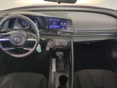 2022 Hyundai Elantra — photo 16 view