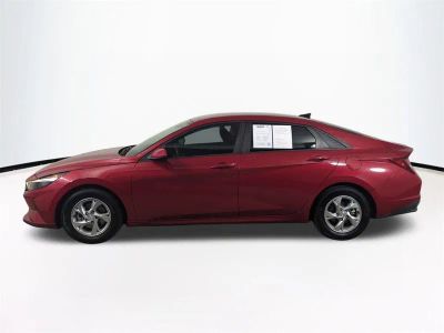 2022 Hyundai Elantra — photo 8 view