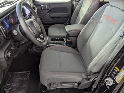 2026 Jeep Gladiator — photo 10 view