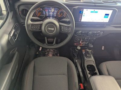 2026 Jeep Gladiator — photo 13 view