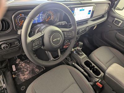 2026 Jeep Gladiator — photo 12 view