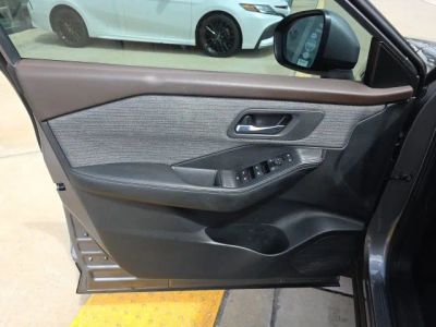 2023 Nissan Rogue — photo 11 view