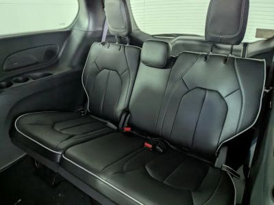 2026 Chrysler Pacifica — photo 18 view