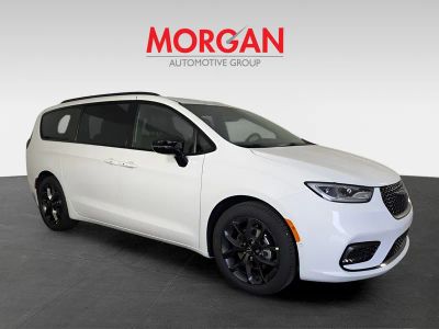 2026 Chrysler Pacifica — side profile view