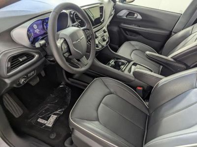 2026 Chrysler Pacifica — photo 11 view