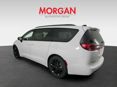 2026 Chrysler Pacifica — photo 7 view