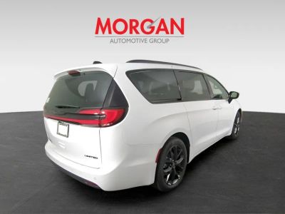 2026 Chrysler Pacifica — detail view