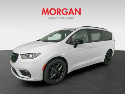 2026 Chrysler Pacifica — photo 9 view