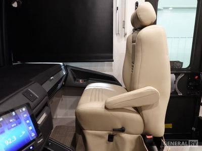 2026 Fleetwood Bounder - Photo 11