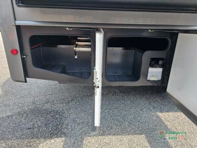 2025 Holiday Rambler REV — photo 13 view