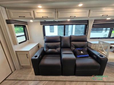2025 Holiday Rambler REV — photo 48 view