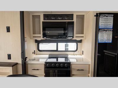 2025 Forest River RV Cherokee Arctic Wolf - Photo 26
