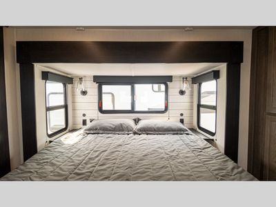 2025 Forest River RV Cherokee Arctic Wolf - Photo 17