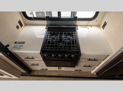 2025 Forest River RV Cherokee Arctic Wolf - Photo 31