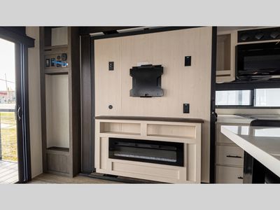 2025 Forest River RV Cherokee Arctic Wolf - Photo 34