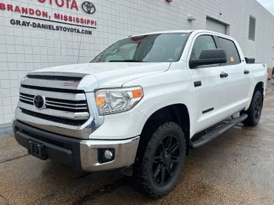 2017 Toyota Tundra - Photo 1