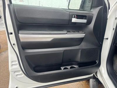 2017 Toyota Tundra - Photo 6