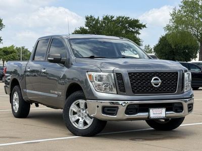 2019 Nissan Titan - Photo 2