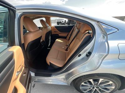 2023 Lexus ES - Photo 27