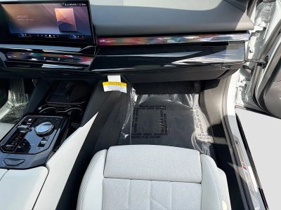 2027 BMW 5 Series — photo 18 view