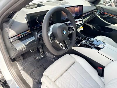 2027 BMW 5 Series — photo 26 view