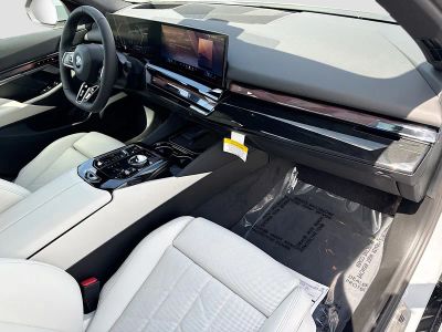 2027 BMW 5 Series — photo 14 view