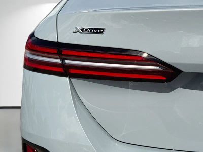 2027 BMW 5 Series — photo 10 view