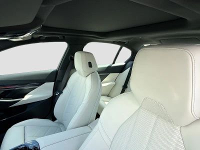 2027 BMW 5 Series — photo 27 view
