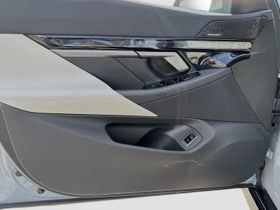 2027 BMW 5 Series — photo 22 view