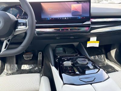 2027 BMW 5 Series — photo 19 view
