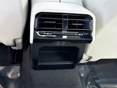 2027 BMW 5 Series — photo 20 view
