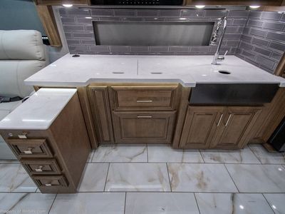 2026 Fleetwood Discovery LXE - Photo 11