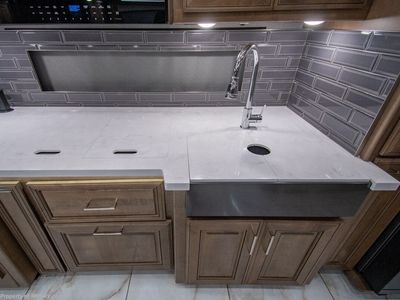 2026 Fleetwood Discovery LXE - Photo 13