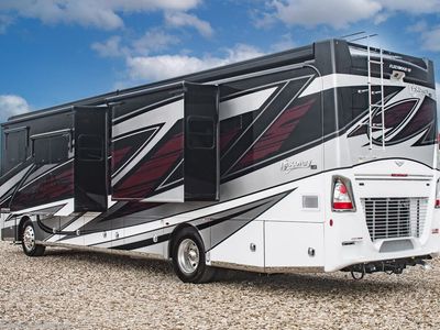 2026 Fleetwood Discovery LXE - Photo 2