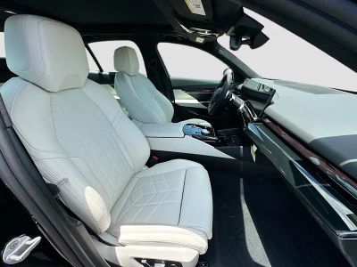 2027 BMW 5 Series — photo 21 view