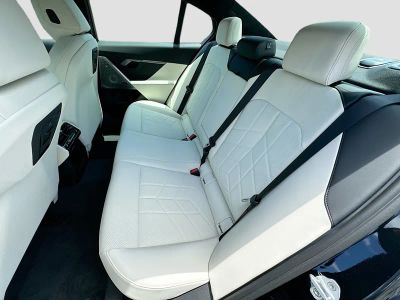 2027 BMW 5 Series — photo 18 view