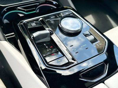 2027 BMW 5 Series — photo 13 view