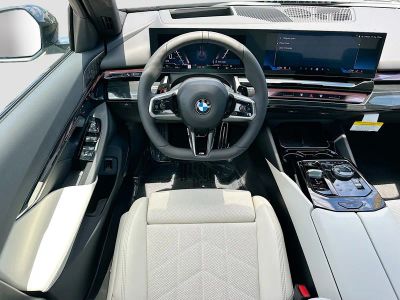 2027 BMW 5 Series — photo 16 view