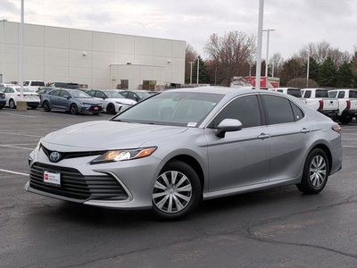 2022 Toyota Camry Hybrid - Photo 2