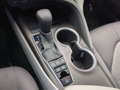 2022 Toyota Camry Hybrid - Photo 13