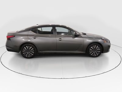 2024 Nissan Altima — photo 8 view