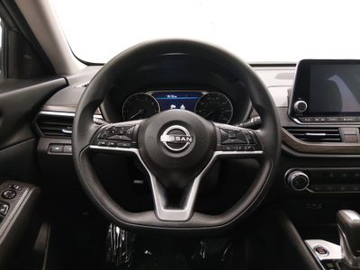 2024 Nissan Altima — photo 12 view