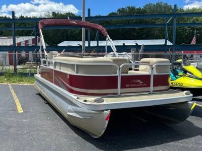 2014 Bennington 20 SVL — front three-quarter view