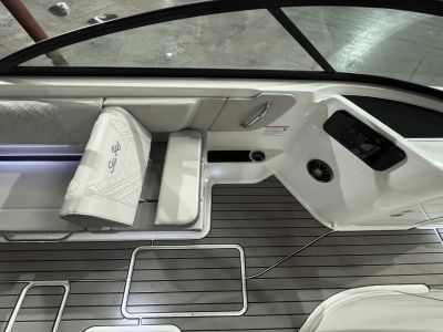 2025 Sea Ray ECT 6.2L MPI DTS BR4 - Photo 25