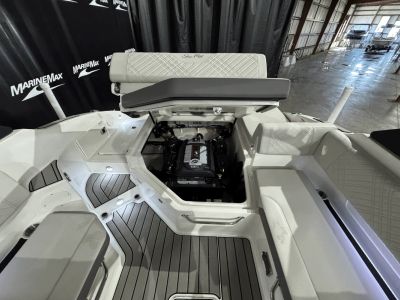 2025 Sea Ray ECT 6.2L MPI DTS BR4 - Photo 17