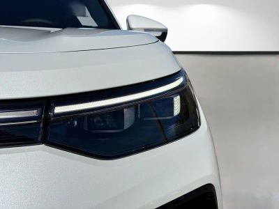 2026 Volkswagen Tiguan — photo 9 view