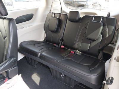 2024 Chrysler Pacifica — photo 17 view